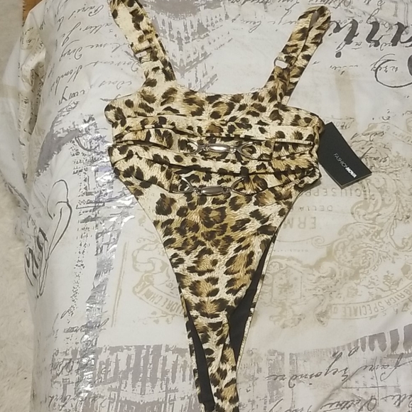 Brand new fashion nova one piece bathing suit - Picture 3 of 4